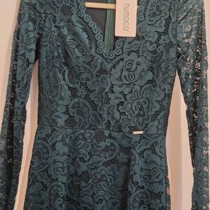 Green Fit and Flare Midi Dress with V-Neck Long Sleeves